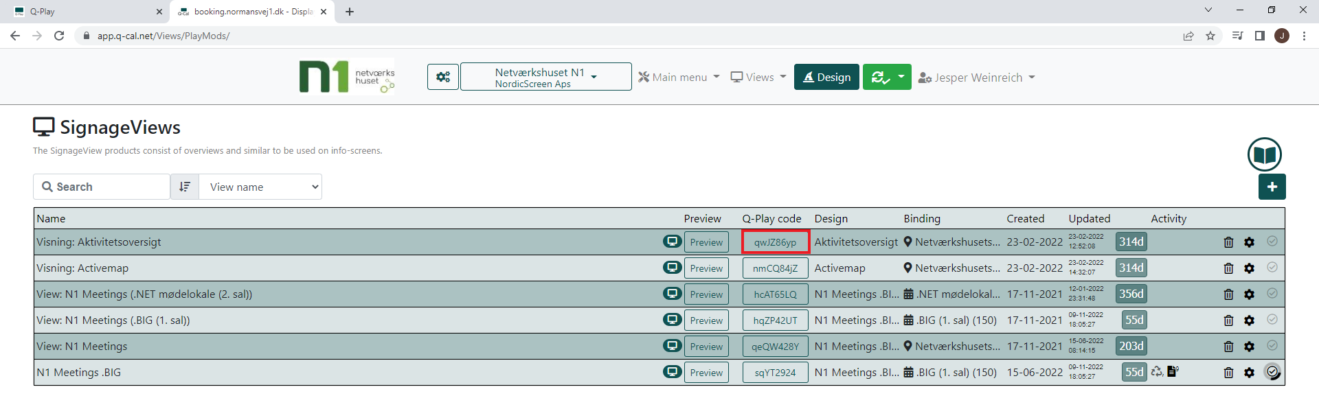 SignageViews list in Q-Play showing different views for activities and meeting room displays with preview and binding options.