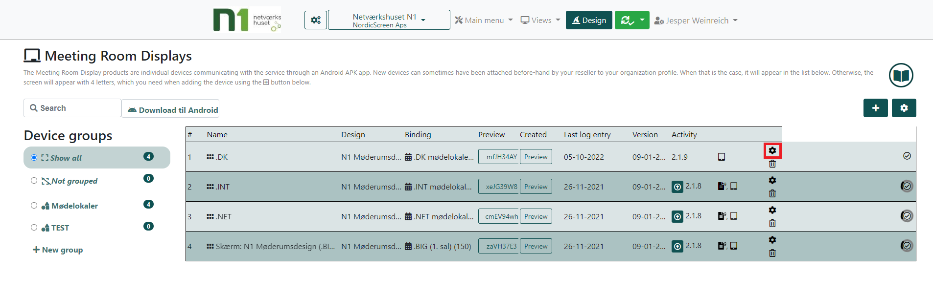 Interface showing a list of meeting room displays with options for 'Device groups', 'Preview', 'Created', 'Last log entry', 'Version', 'Activity', and settings for individual devices.